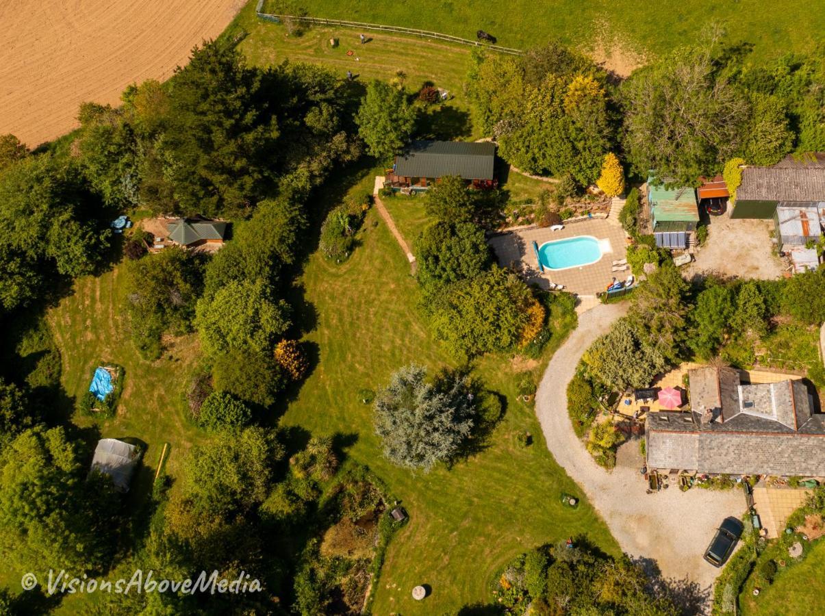 Tudor Lodge With Pool & Bbq Cabin Liskeard Exterior photo