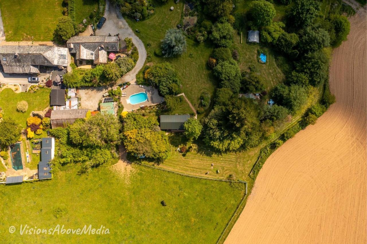 Tudor Lodge With Pool & Bbq Cabin Liskeard Exterior photo