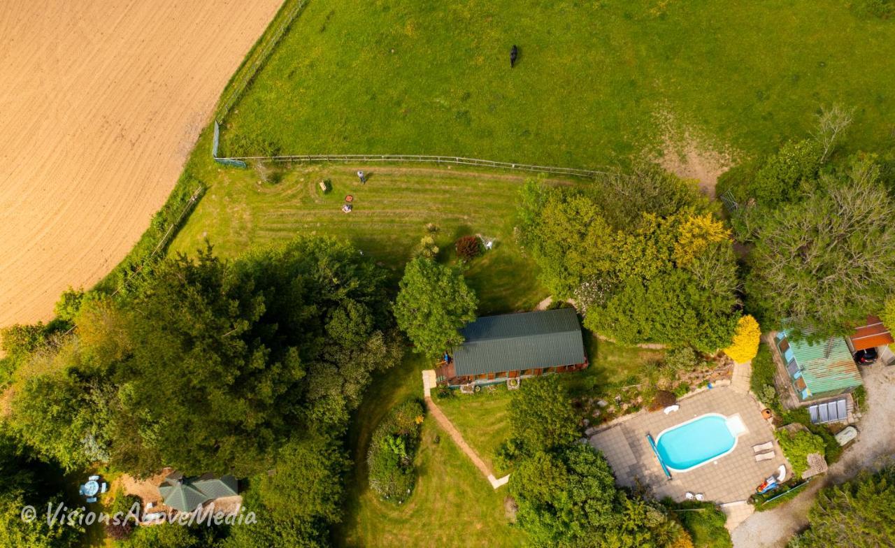 Tudor Lodge With Pool & Bbq Cabin Liskeard Exterior photo