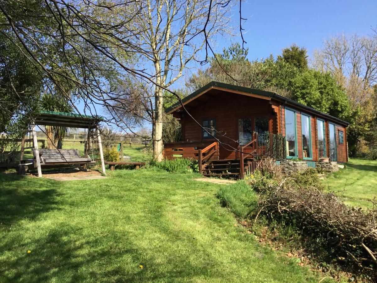 Tudor Lodge With Pool & Bbq Cabin Liskeard Exterior photo